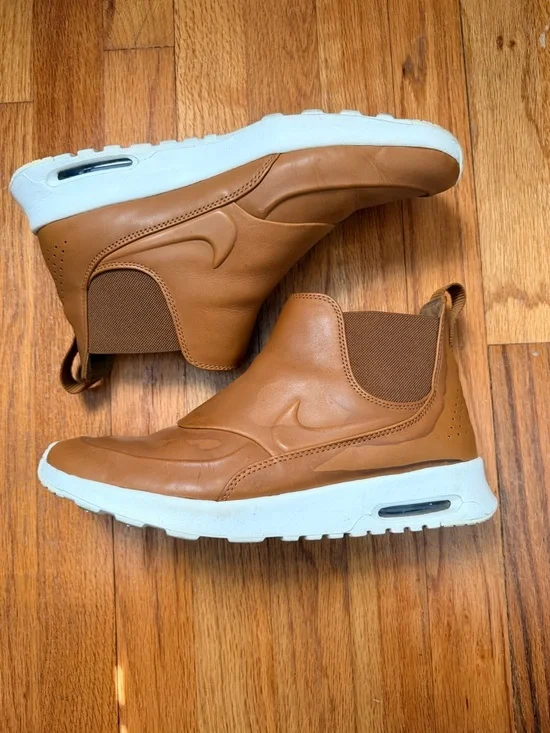 Nike Women’s Tan Chelsea-Style Leather Ankle Boots with White Sole - Picture 2 of 6